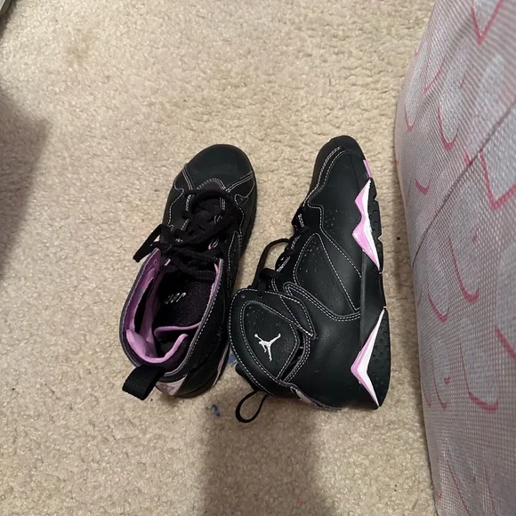 Jordan Kids Sneakers in Black and Pink - Picture 8 of 8